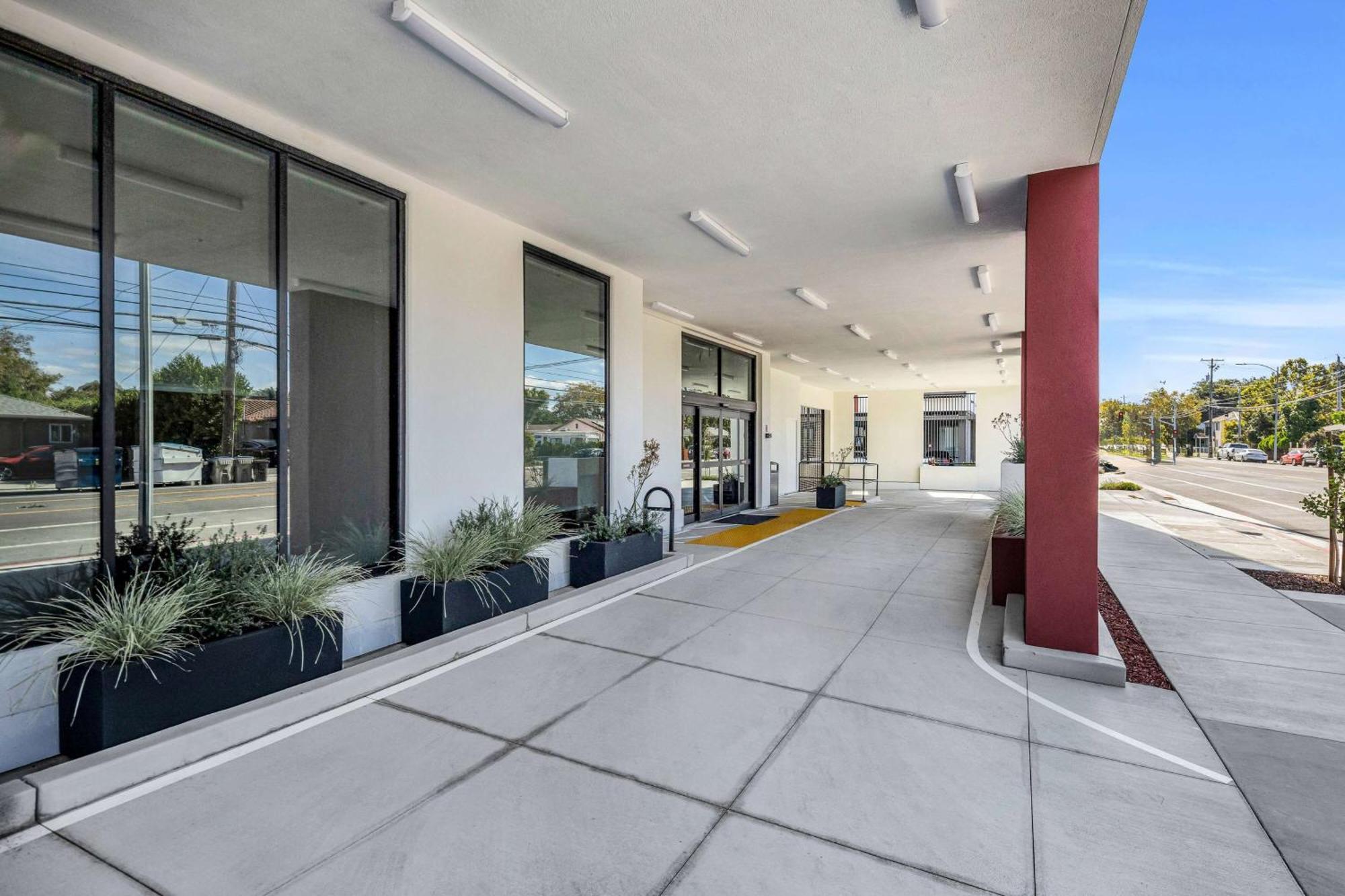 La Quinta Inn & Suites By Wyndham San Jose Airport-Downtown Exterior photo